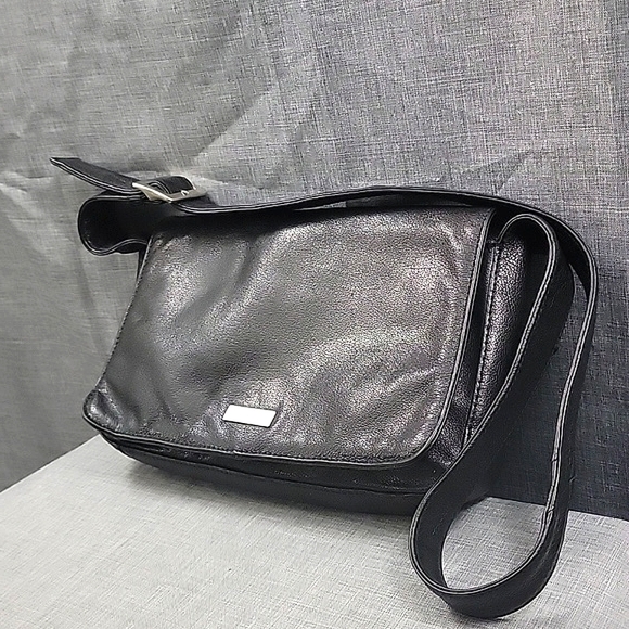 Picard Small Black Leather Messenger flap Shoulder Bag w/ Silver Buckle Hardware - Picture 3 of 11